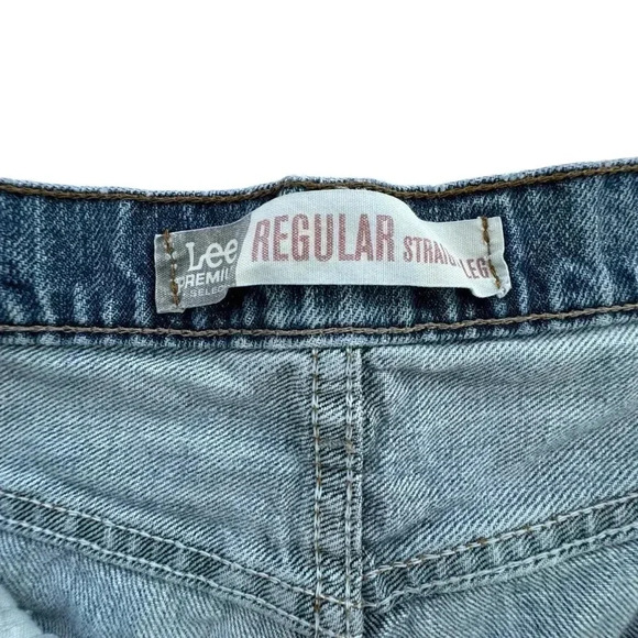 Vintage Lees Light Blue Distressed Denim Jean Shorts, Size 30x32 - Picture 14 of 14